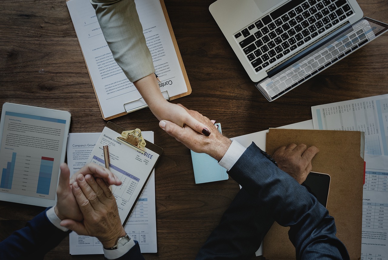 德意志銀行：美國企業(yè)違約率將因融資成本長(zhǎng)期高企而上升