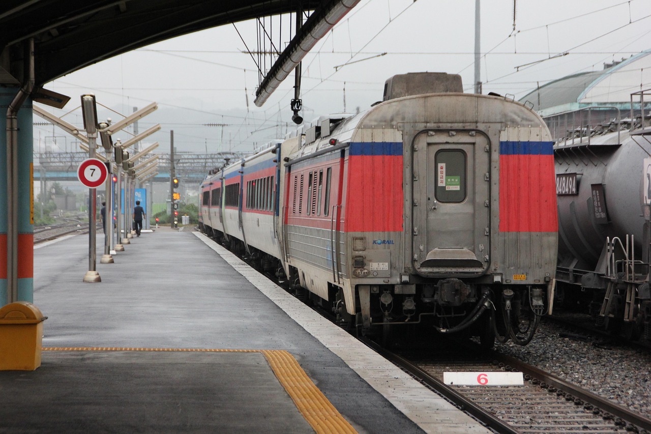 K1373次列車乘客砸窗通風，官方通報事件詳情