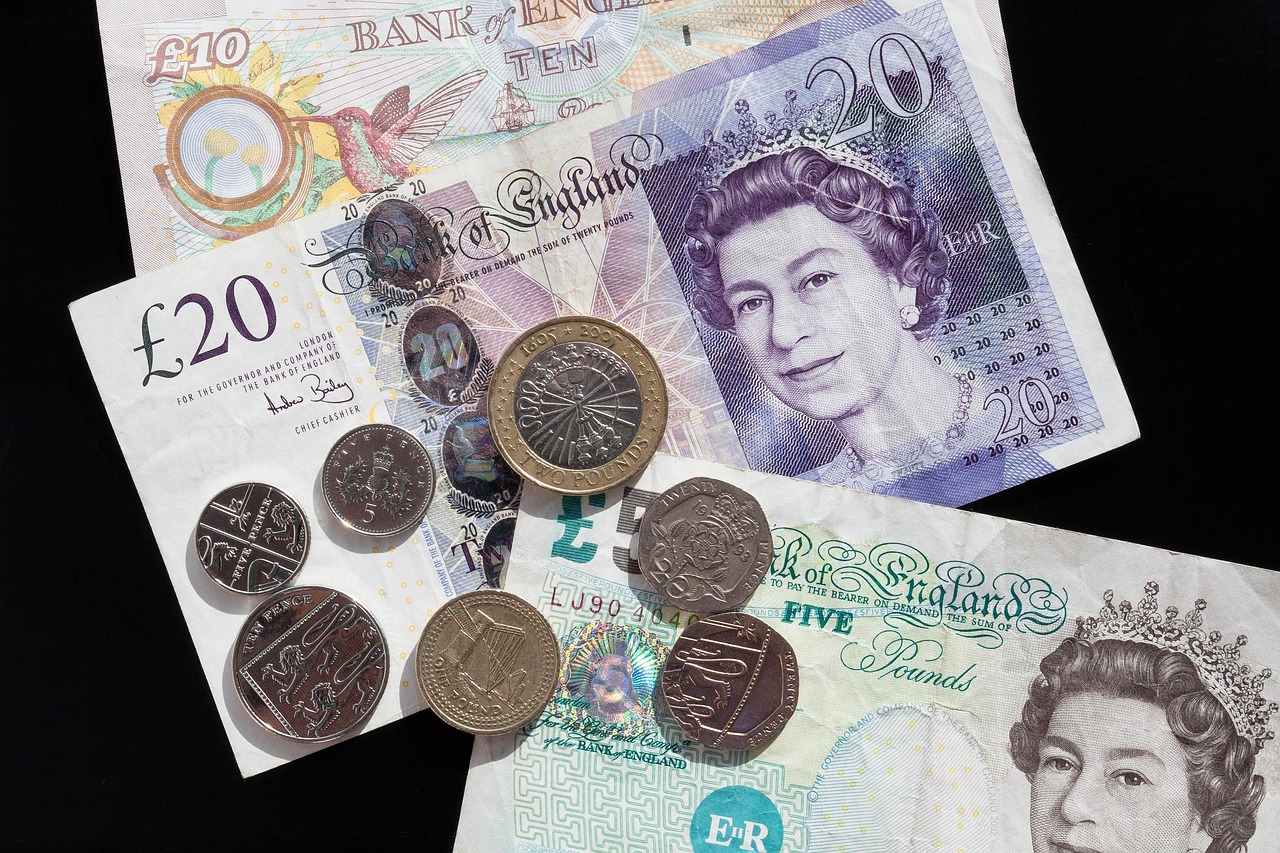 巴克萊上半年稅前利潤增長23%，宣布10億英鎊股票回購計劃